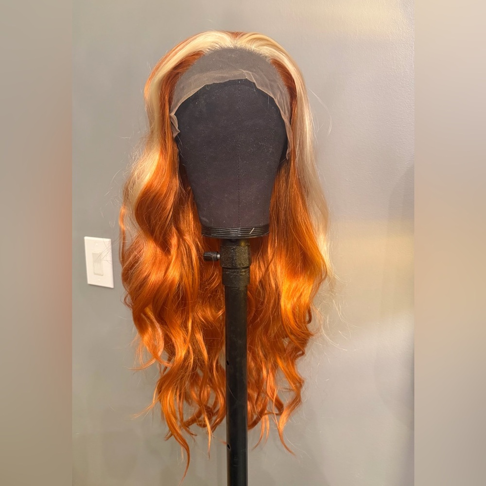 Brand new 13x3 synthetic wavy ginger wig with platinum blonde money piece. 22 in
